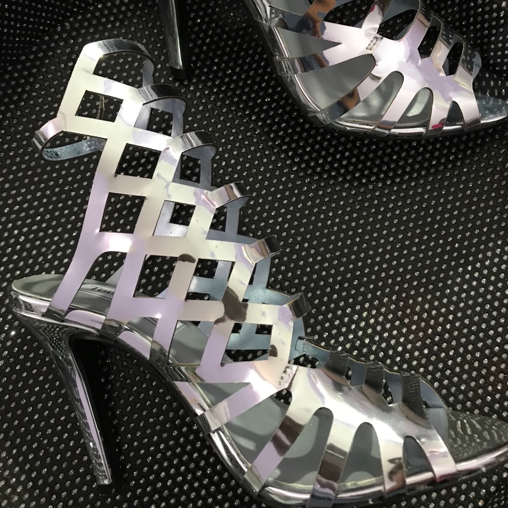 Sexy silver caged heels 8.5 fits for a size 7